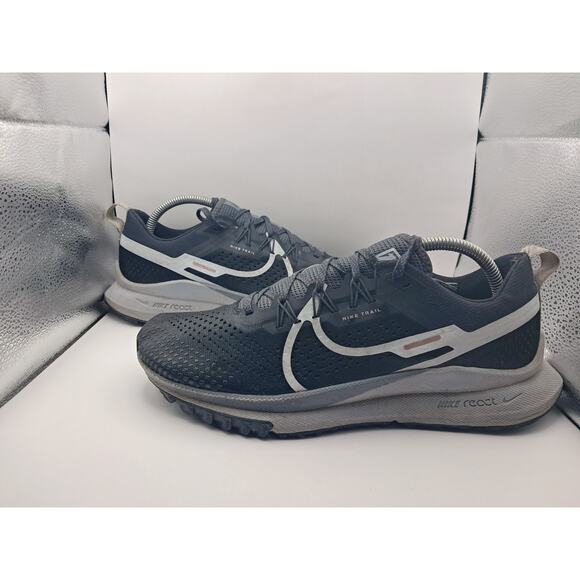 Size 9M | 10.5W - Nike React Pegasus Trail 4 Black Dark Grey - DJ6158-001 - Picture 1 of 11